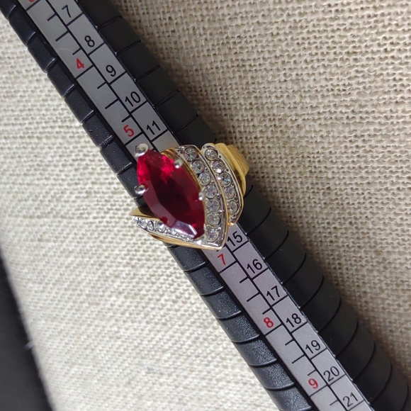 Jewelry - 18k GE Vintage Cocktail Ring